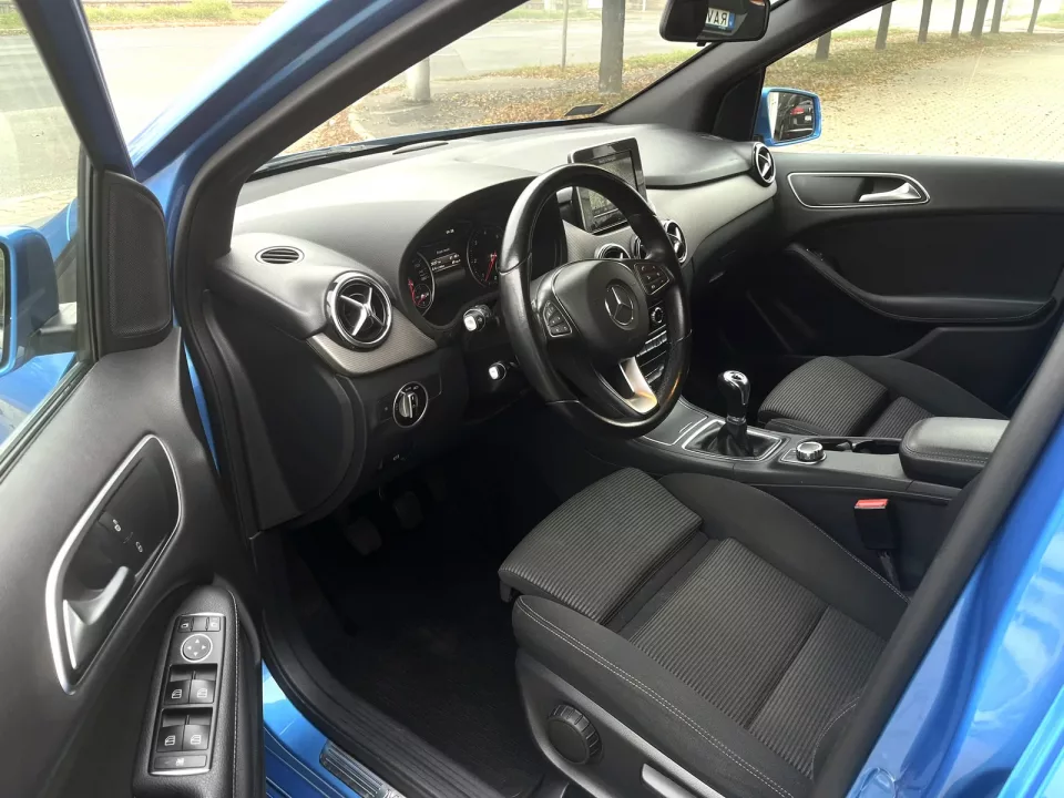 Mercedes-Benz B180d AMG Line