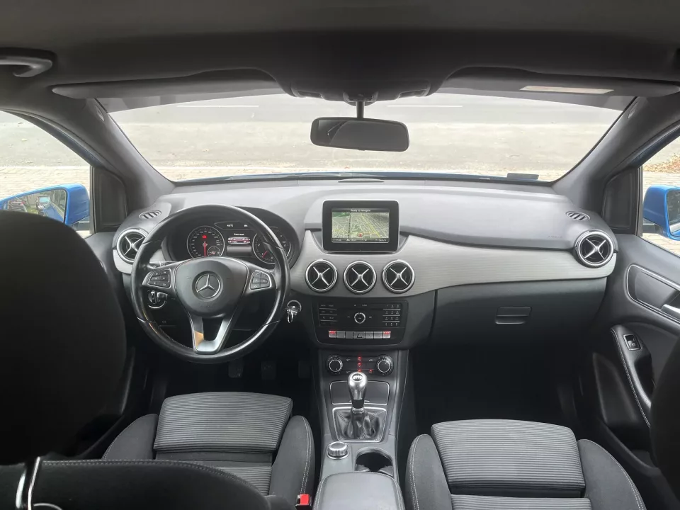 Mercedes-Benz B180d AMG Line