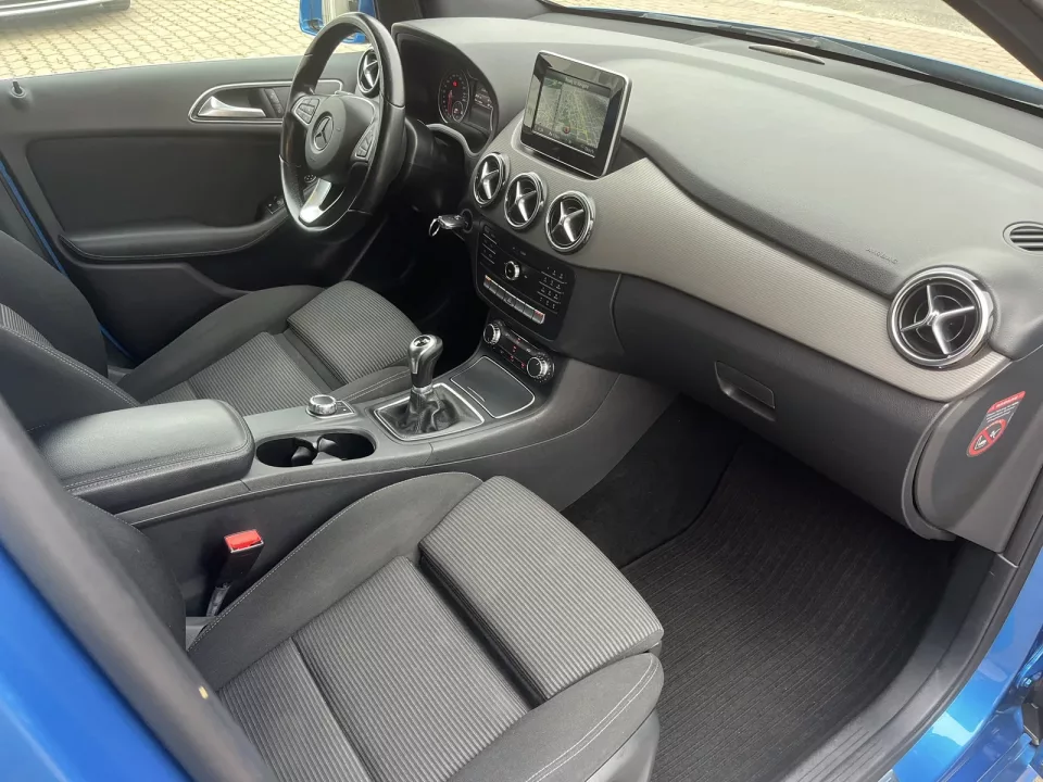 Mercedes-Benz B180d AMG Line