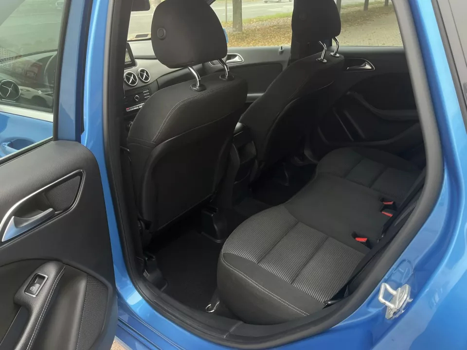 Mercedes-Benz B180d AMG Line