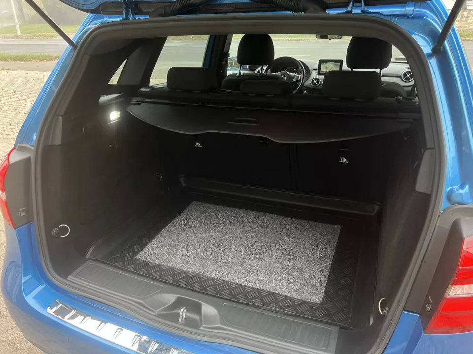 Mercedes-Benz B180d AMG Line
